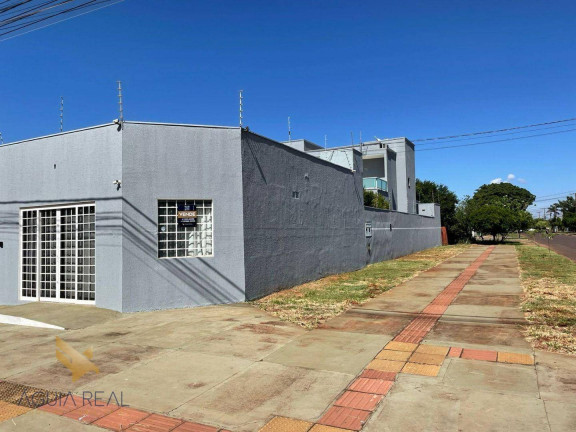 Sobrado com 3 Quartos à Venda, 220 m² em Universitário - Campo Grande