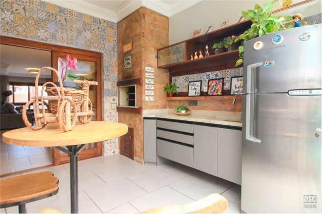 Imagem Casa com 3 Quartos à Venda, em Hípica - Porto Alegre Imagem Casa com 3 Quartos à Venda, em Hípica - Porto Alegre