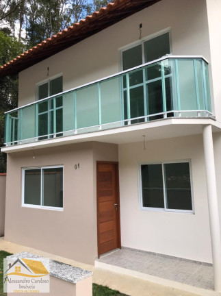 Casa com 2 Quartos à Venda, 66 m²