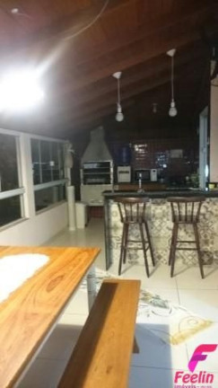 Imagem Casa com 7 Quartos à Venda, 484 m² em Armação - Florianópolis Imagem Casa com 7 Quartos à Venda, 484 m² em Armação - Florianópolis
