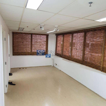 Sala Comercial à Venda ou Locação, 31 m² em Vila Olímpia - São Paulo