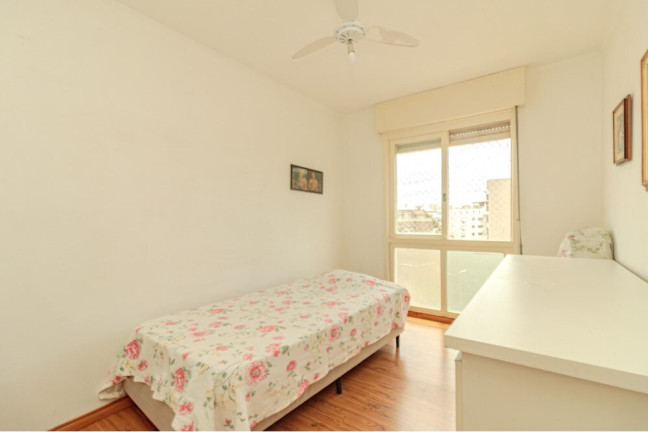 Imagem Apartamento com 2 Quartos à Venda, 74 m² em Passo Da Areia - Porto Alegre