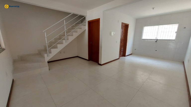 Sobrado com 2 Quartos à Venda, 71 m² em Forquilhas - São José