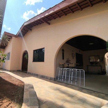Casa com 5 Quartos à Venda, 220 m² em Parque Acalanto - Goiania