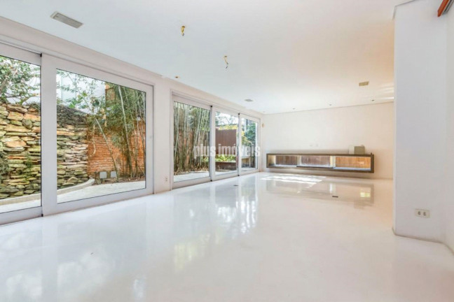Imagem Casa com 3 Quartos à Venda, 360 m² em Jardim Paulista - São Paulo