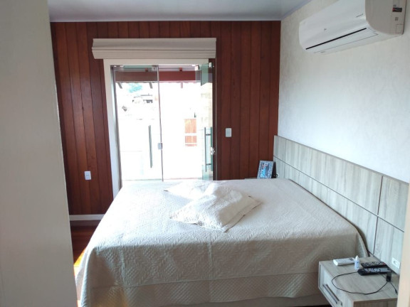 Imagem Casa com 3 Quartos à Venda, 160 m² em São Judas - Itajaí Imagem Casa com 3 Quartos à Venda, 160 m² em São Judas - Itajaí