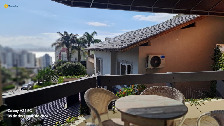 Imóvel com 5 Quartos à Venda, 450 m² em Agronômica - Florianópolis