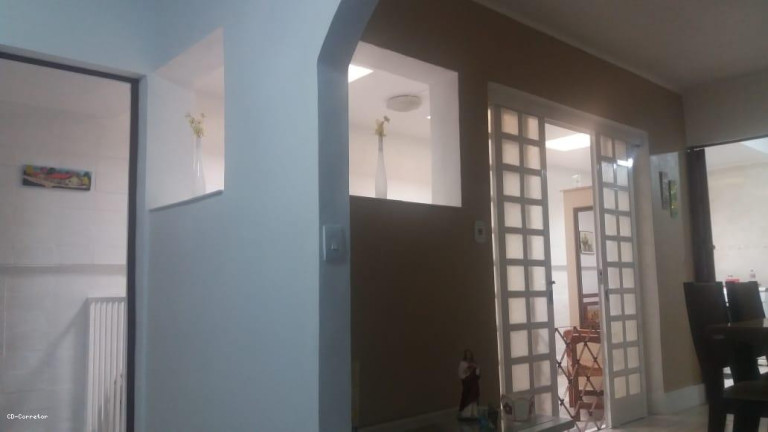 Imagem Casa com 2 Quartos à Venda, 157 m² em Parque Jaçatuba - Santo André