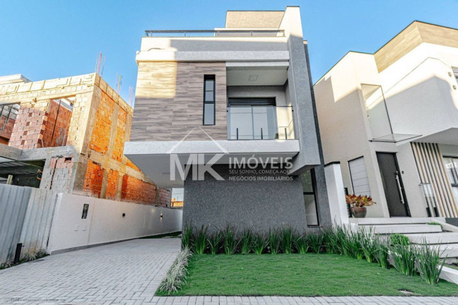 Sobrado com 3 Quartos à Venda, 150 m² em Santa Cândida - Curitiba