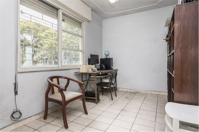Imagem Casa com 7 Quartos à Venda, em Jardim Itu - Porto Alegre Imagem Casa com 7 Quartos à Venda, em Jardim Itu - Porto Alegre