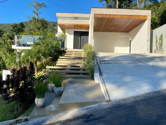 Imagem Sobrado com 4 Quartos à Venda, 432 m² em Barra - Balneário Camboriú Imagem Sobrado com 4 Quartos à Venda, 432 m² em Barra - Balneário Camboriú