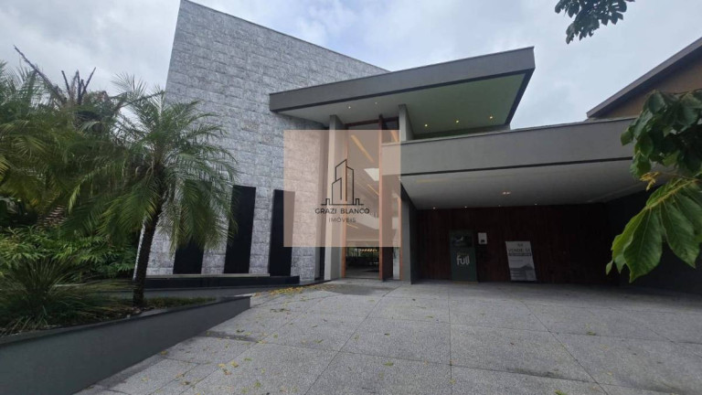 Casa de Condomínio com 7 Quartos à Venda, 670 m²
