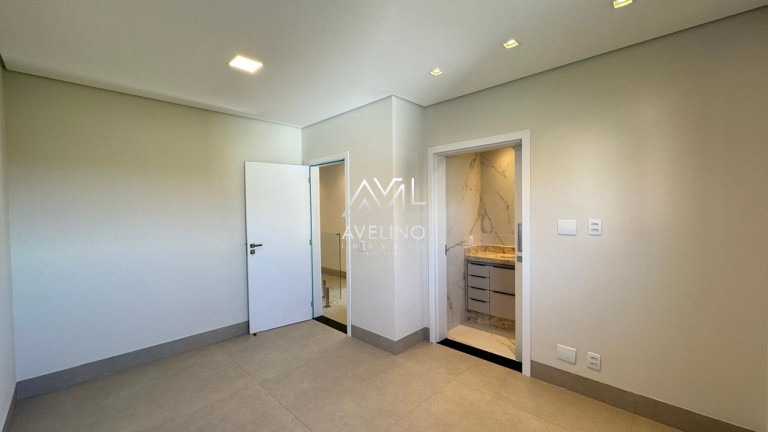 Sobrado com 4 Quartos à Venda, 233 m² em Jardim Noroeste - Campo Grande