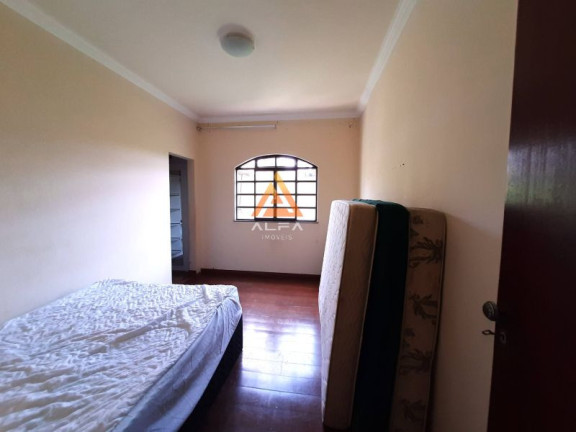 Imagem Casa com 4 Quartos à Venda, 380 m²