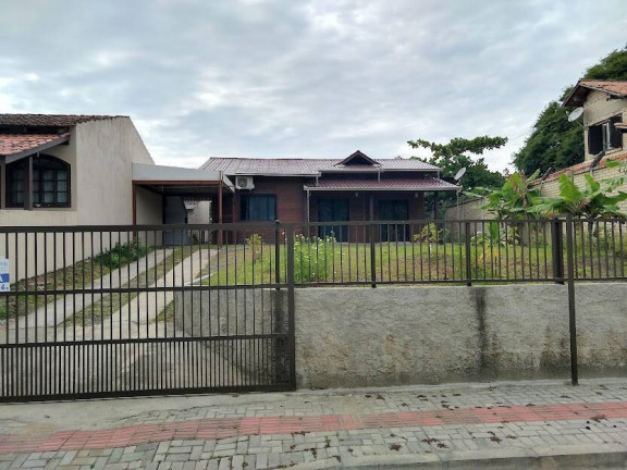 Imagem Casa com 3 Quartos para Temporada, 85 m² em Bombas - Bombinhas Imagem Casa com 3 Quartos para Temporada, 85 m² em Bombas - Bombinhas