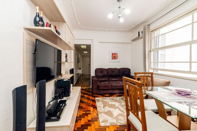 Imagem Imóvel com 3 Quartos à Venda, 70 m² em Centro Histórico - Porto Alegre Imagem Imóvel com 3 Quartos à Venda, 70 m² em Centro Histórico - Porto Alegre