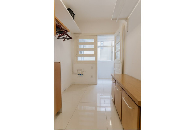 Imagem Imóvel com 3 Quartos à Venda, em Rio Branco - Porto Alegre Imagem Imóvel com 3 Quartos à Venda, em Rio Branco - Porto Alegre