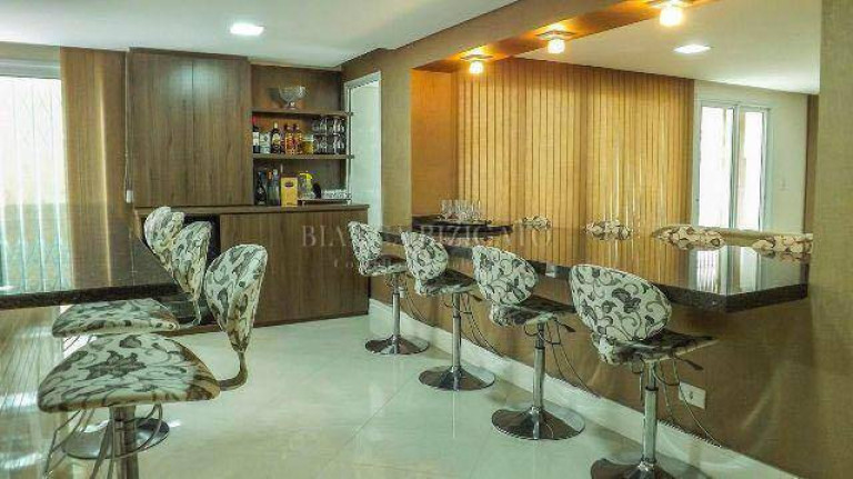 Imagem Casa com 6 Quartos à Venda, 733 m² em Vista Alegre - Curitiba