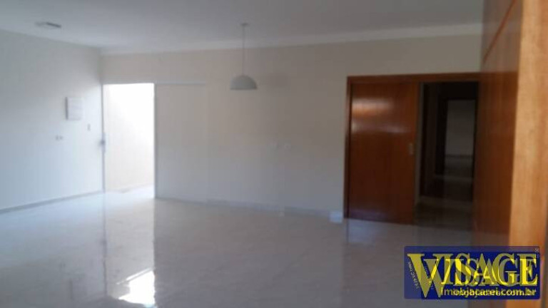 Imagem Casa com 3 Quartos à Venda, em Cid. Jardim - Jacareí Imagem Casa com 3 Quartos à Venda, em Cid. Jardim - Jacareí