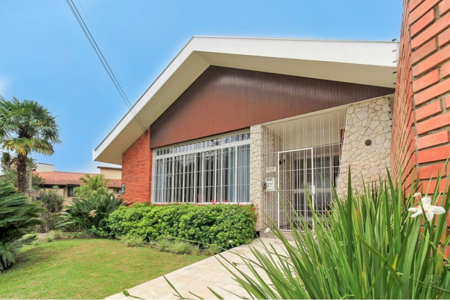 Casa com 3 Quartos à Venda, 358 m² em Três Figueiras - Porto Alegre