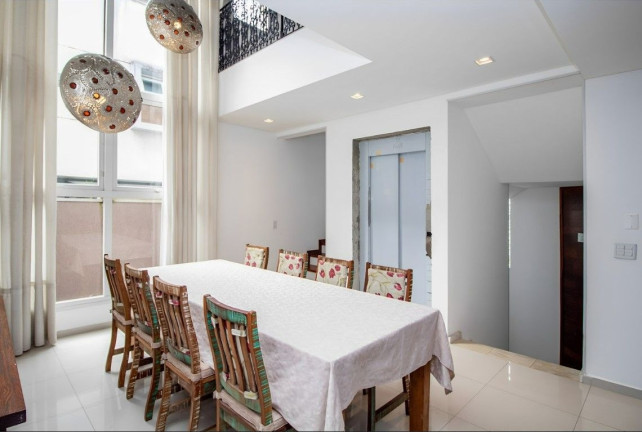 Imagem Casa com 4 Quartos à Venda, 511 m² em Portão - Curitiba