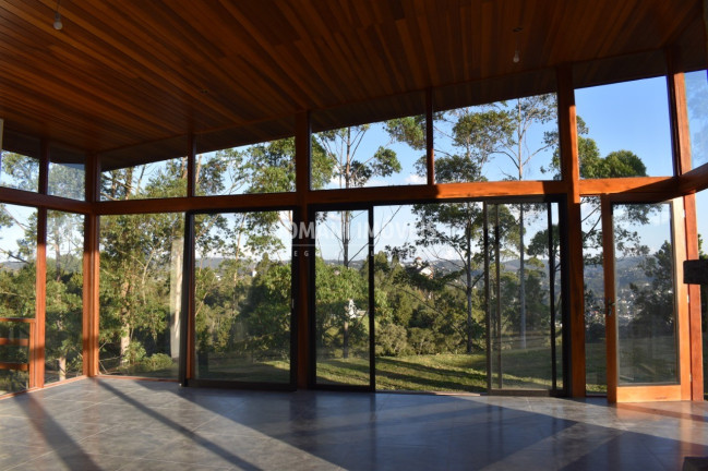 Imagem Casa com 3 Quartos à Venda, 140 m² em Região De Capivari - Campos Do Jordão