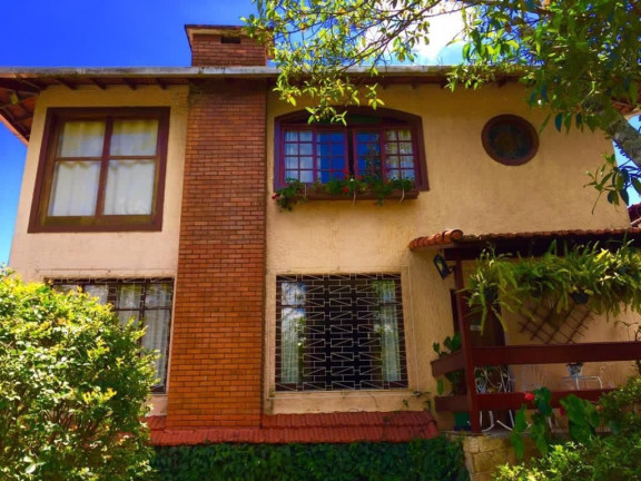 Casa com 6 Quartos à Venda, 331 m² em Araras - Teresópolis