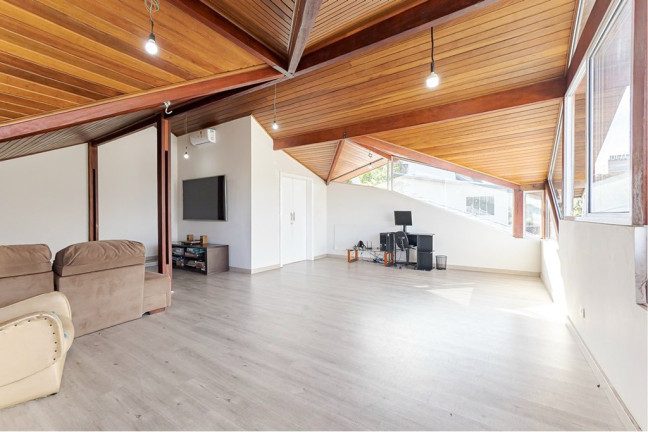 Imagem Casa com 4 Quartos à Venda, 320 m² em Santo Inácio - Curitiba Imagem Casa com 4 Quartos à Venda, 320 m² em Santo Inácio - Curitiba