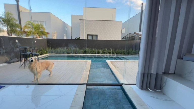 Imagem Apartamento com 3 Quartos à Venda, 245 m² em Santa Regina - Camboriú