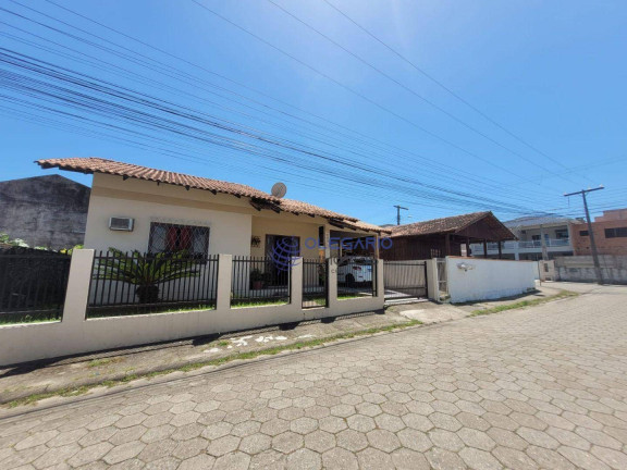 Casa à Venda, 235 m² em Centro - Penha