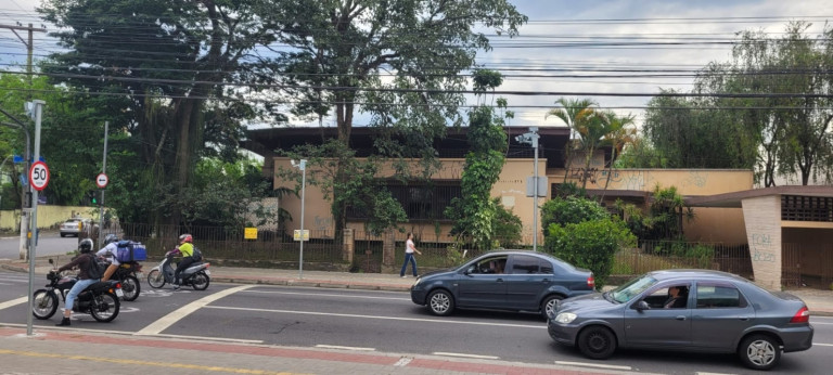 Imagem Casa com 3 Quartos para Alugar, 450 m² em Centro - Taubaté Imagem Casa com 3 Quartos para Alugar, 450 m² em Centro - Taubaté