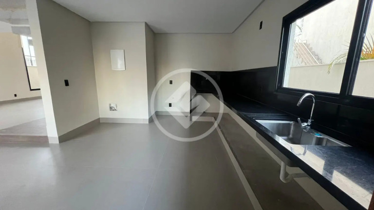 Imagem Casa com 3 Quartos à Venda, 320 m² em Residencial Goiânia Golfe Clube - Goiânia Imagem Casa com 3 Quartos à Venda, 320 m² em Residencial Goiânia Golfe Clube - Goiânia
