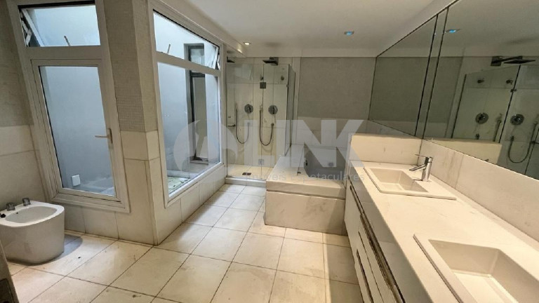 Imagem Apartamento com 3 Quartos à Venda, 325 m² em Moinhos De Vento - Porto Alegre