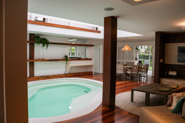 Imagem Casa com 5 Quartos à Venda, 322 m² em Jurerê Internacional - Florianópolis Imagem Casa com 5 Quartos à Venda, 322 m² em Jurerê Internacional - Florianópolis
