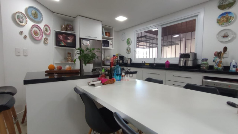 Imagem Casa com 4 Quartos à Venda, 198 m² em Jardim Itu - Porto Alegre