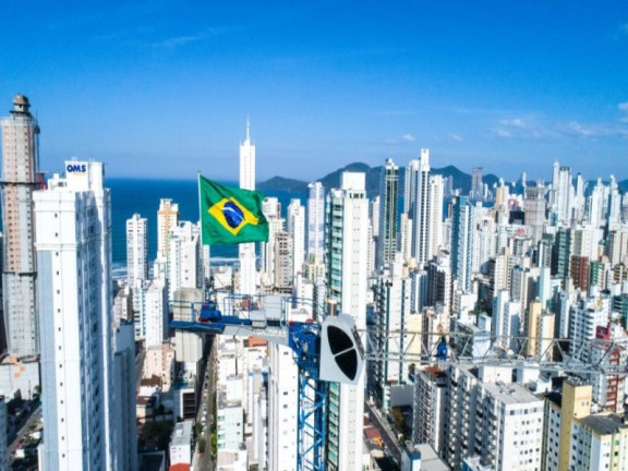 Imagem Imóvel com 4 Quartos à Venda, 129 m² em Centro - Balneário Camboriú