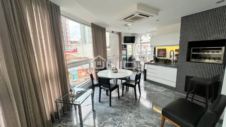 Imagem Apartamento com 3 Quartos à Venda, 260 m²