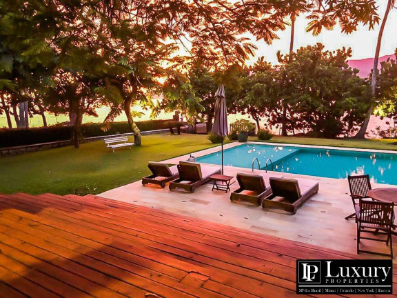Imagem Casa com 7 Quartos à Venda, em Feiticeira - Ilhabela Imagem Casa com 7 Quartos à Venda, em Feiticeira - Ilhabela