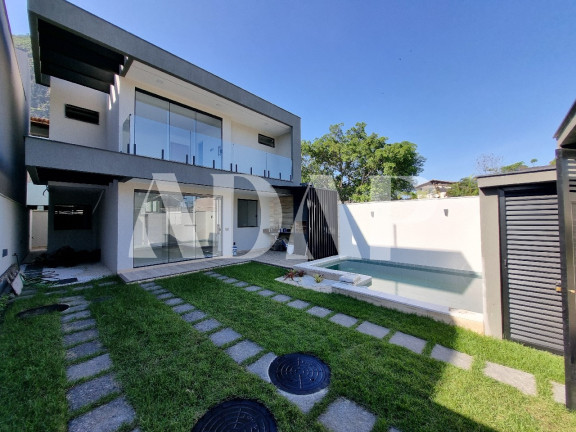 Imagem Casa com 4 Quartos à Venda, 200 m² em Vargem Pequena - Rio De Janeiro Imagem Casa com 4 Quartos à Venda, 200 m² em Vargem Pequena - Rio De Janeiro