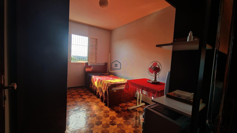 Imagem Sobrado com 3 Quartos à Venda, 243 m² em Jardim Palmares - Londrina