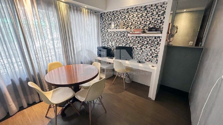 Imagem Apartamento com 2 Quartos à Venda, 49 m² em Moinhos De Vento - Porto Alegre