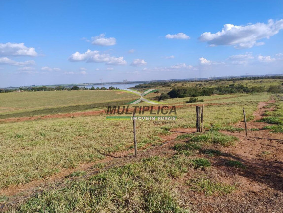 Chácara à Venda, 21 m² em Fronteira