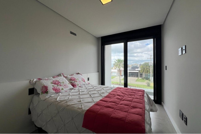 Imagem Casa com 4 Quartos à Venda, 213 m² em Centro - Xangri-lá