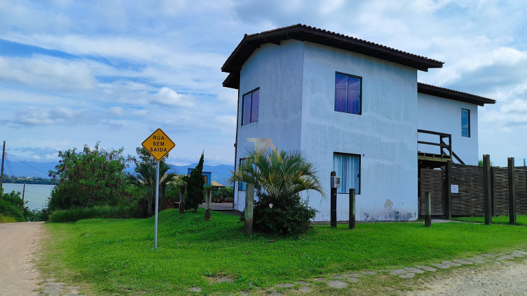 Imóvel com 3 Quartos à Venda,  em Ibiraquera - Imbituba