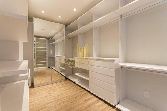 Imagem Apartamento com 3 Quartos à Venda, 237 m² em Centro - Balneário Camboriú Imagem Apartamento com 3 Quartos à Venda, 237 m² em Centro - Balneário Camboriú