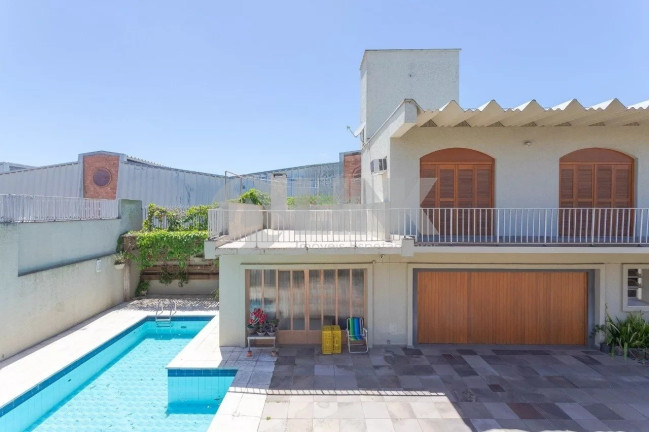 Imagem Casa com 4 Quartos à Venda, 449 m² em Jardim Itu - Porto Alegre Imagem Casa com 4 Quartos à Venda, 449 m² em Jardim Itu - Porto Alegre