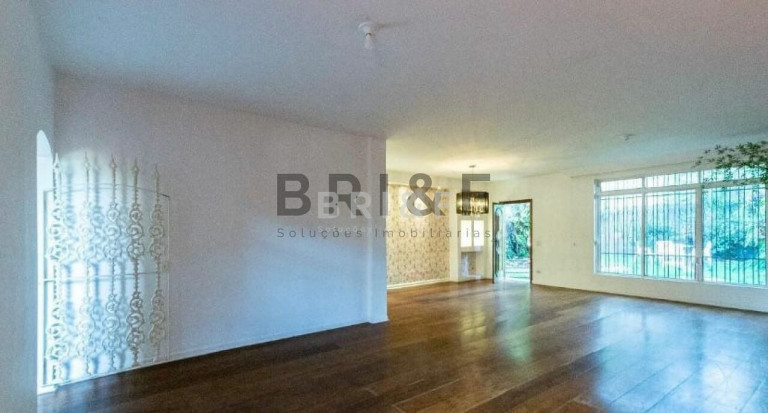 Imagem Sobrado com 3 Quartos à Venda, 256 m² em Moema - São Paulo