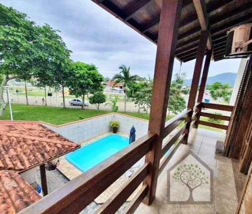 Imagem Casa com 4 Quartos à Venda, 370 m² em Carianos - Florianópolis