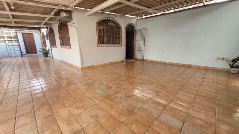 Casa com 1 Quarto à Venda, 300 m² em Das Laranjeiras - Serra