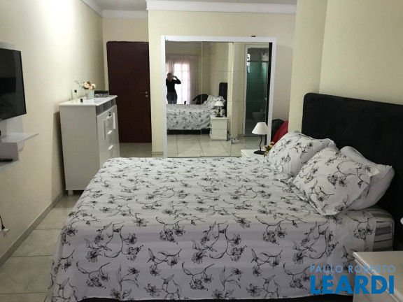 Imagem Sobrado com 3 Quartos à Venda, 242 m² em Santa Maria - Santo André Imagem Sobrado com 3 Quartos à Venda, 242 m² em Santa Maria - Santo André